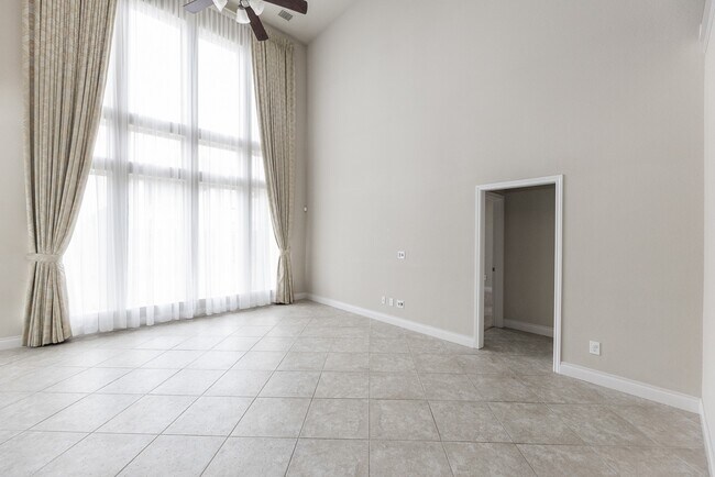 Building Photo - 2131 Blossomcrown Dr
