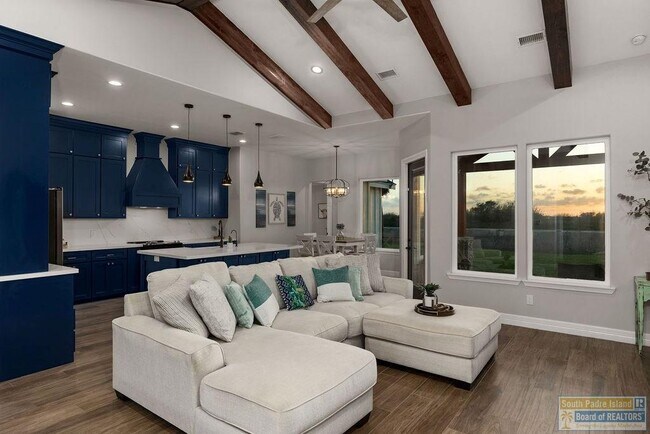 Building Photo - 124 Torrey Pines Dr