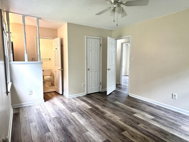 Building Photo - 246 Azalea Dr