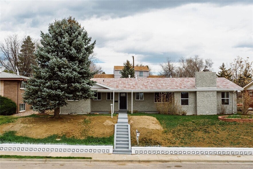 Front of House - 165 W Midway Blvd