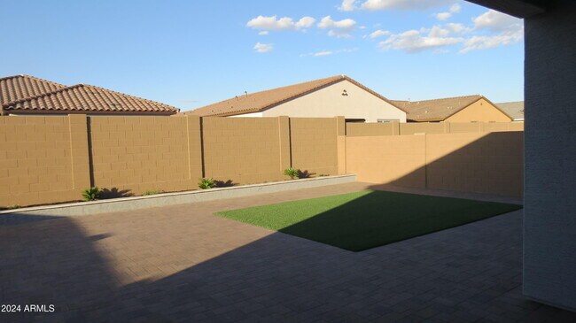 Building Photo - 7710 W Jackrabbit Ln