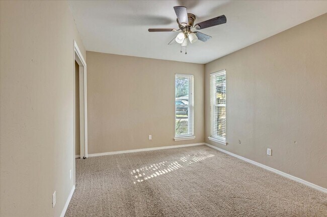 Building Photo - 1611 Briarcliff Ct