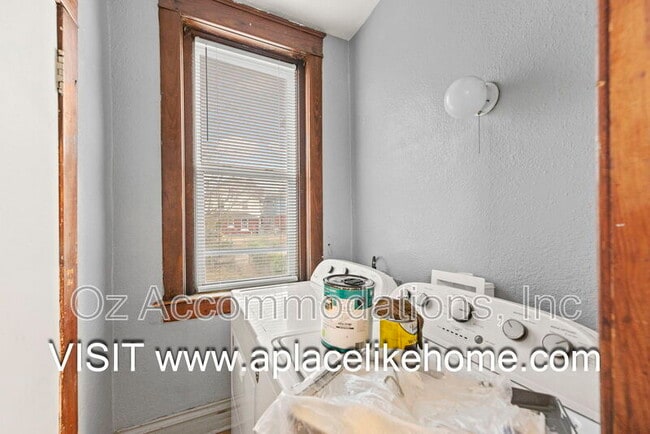 Building Photo - 3523 St John Ave