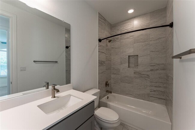 Building Photo - 152 Limestone Dr