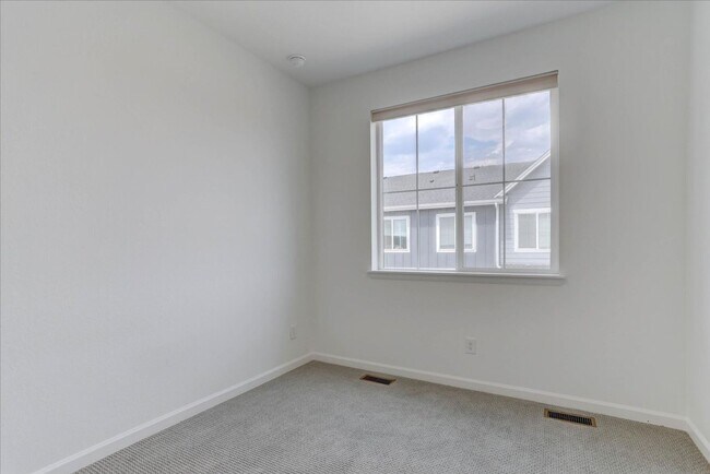 Building Photo - 1828 S Poplar Ct