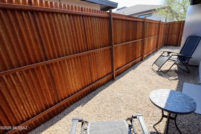 Building Photo - 2103 N Santa Rita Ave