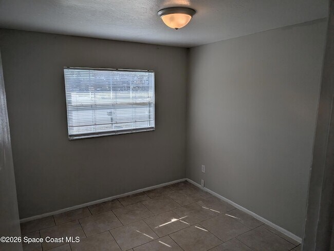 Building Photo - 900 Camphor Way