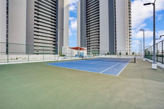 Building Photo - 16385 Biscayne Blvd