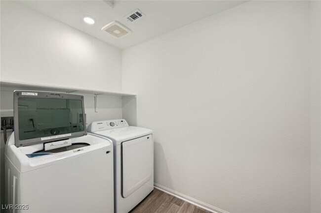 Building Photo - 6005 Swift Lariat St