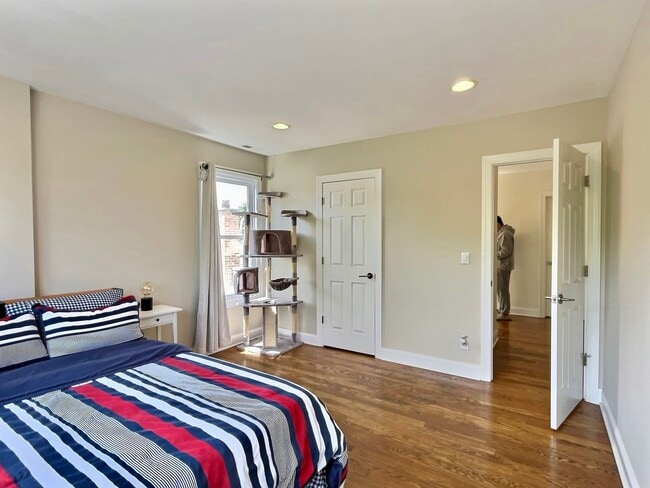 Building Photo - 4908 N Nagle Ave
