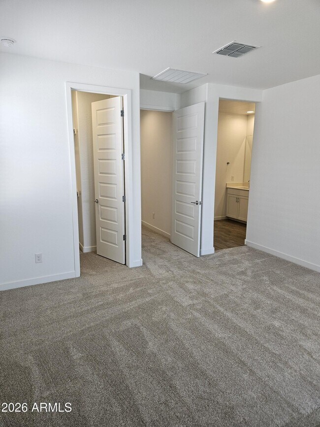 Building Photo - 3357 S Primrose