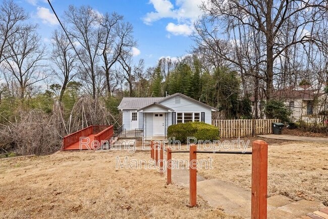 Building Photo - 942 Hillcrest Ave