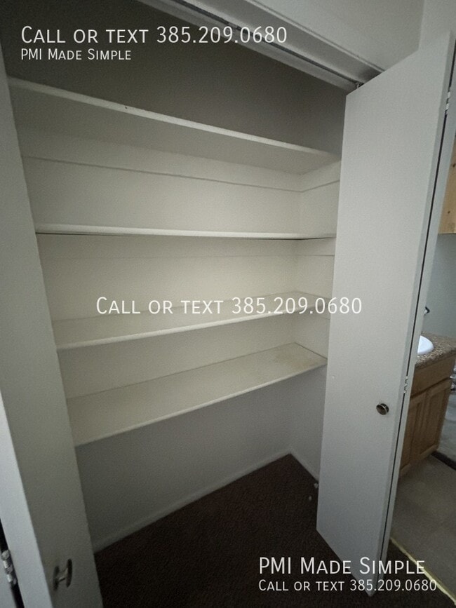 Building Photo - 567 N 880 E St