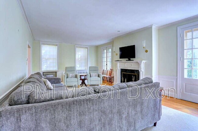 Building Photo - 5304 Springlake Way