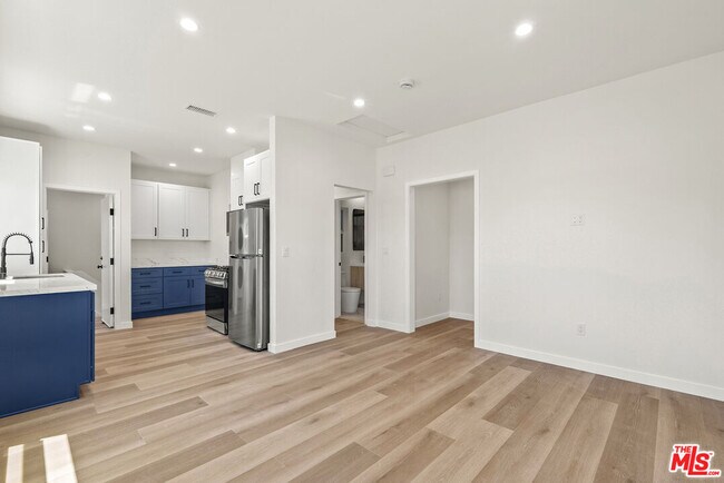 Building Photo - 1305 Lucile Ave