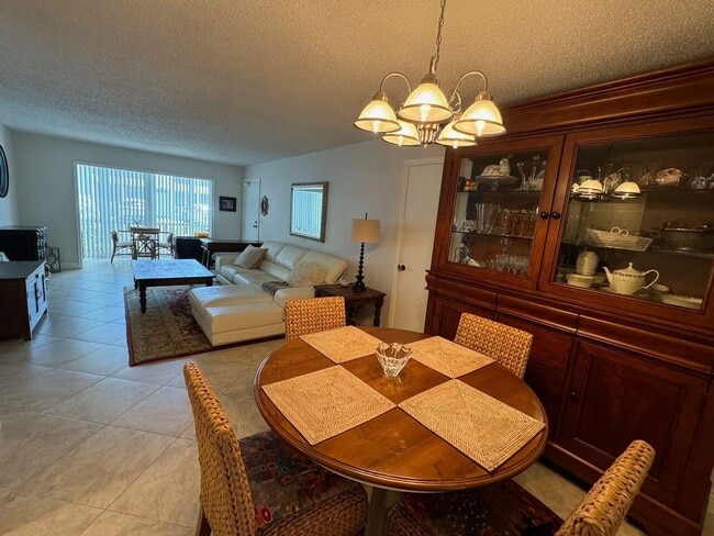Building Photo - 6219 Bay Club Dr