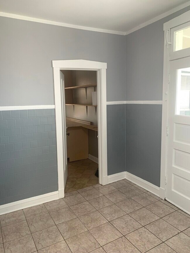 Building Photo - 4421 W Wrightwood Ave
