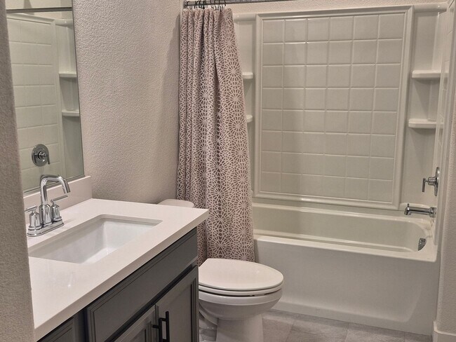 Building Photo - Gorgeous 4 Bedroom 3.5 bath with loft