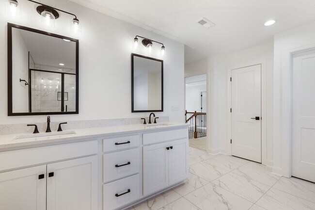 Building Photo - Maryville 37803 - 4 bedroom 3.5 bath - cal...