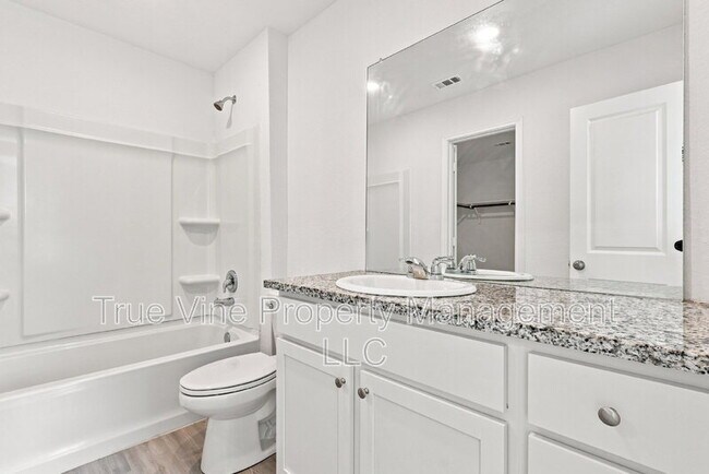 Building Photo - 2906 Millikan Dr
