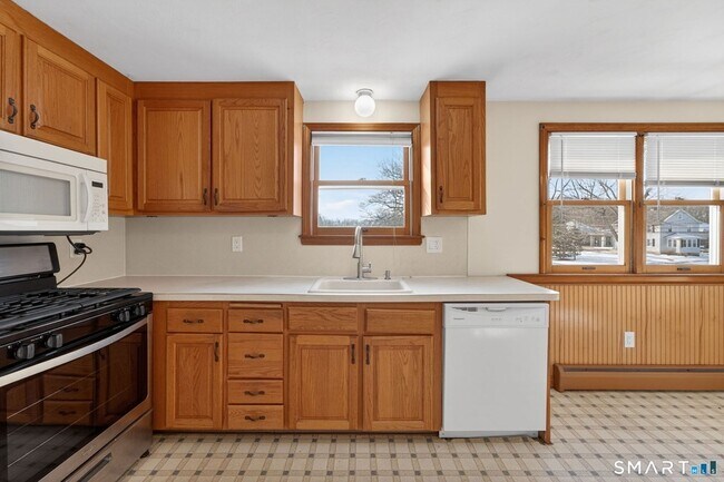 Building Photo - 985 Slater Rd