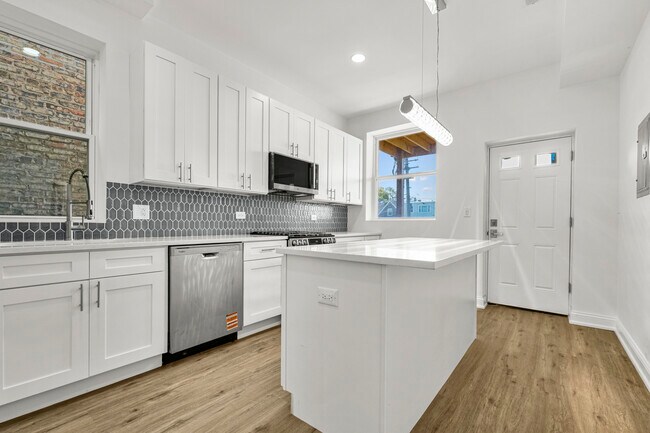 Building Photo - 4751 W Monroe St