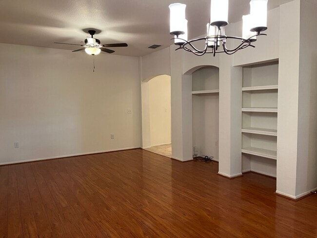 Building Photo - Spacious 1 Bedroom Ground Floor Condo
