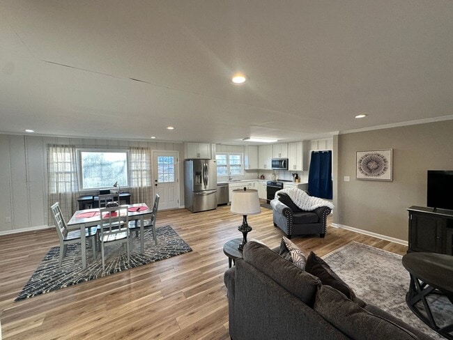 Building Photo - Fully Furnished House in Benton City Limits