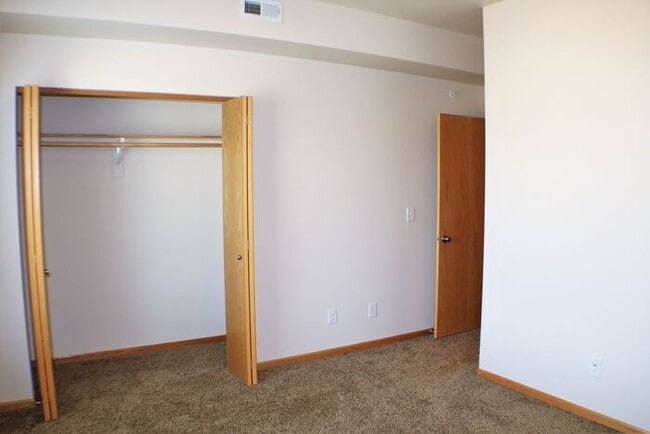 Building Photo - $1,200 | 2 Bedroom, 2 Bathroom Condo | No ...