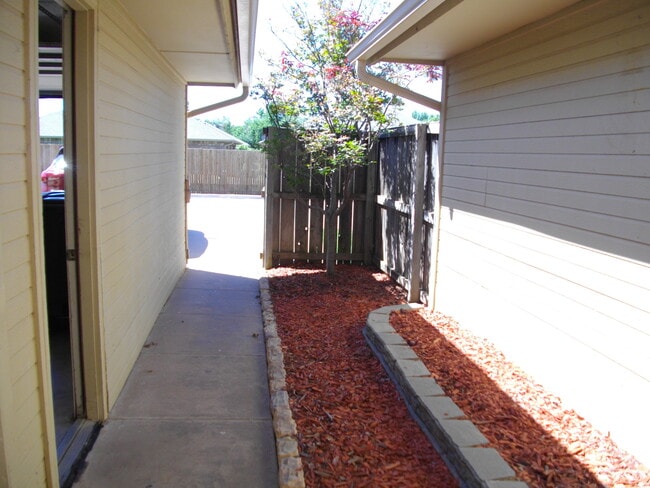 Building Photo - 1117 Sequoyah Pl
