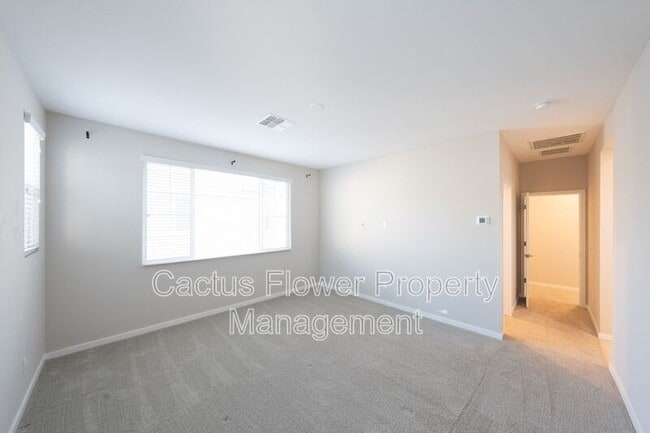 Building Photo - 2851 S Central Dr