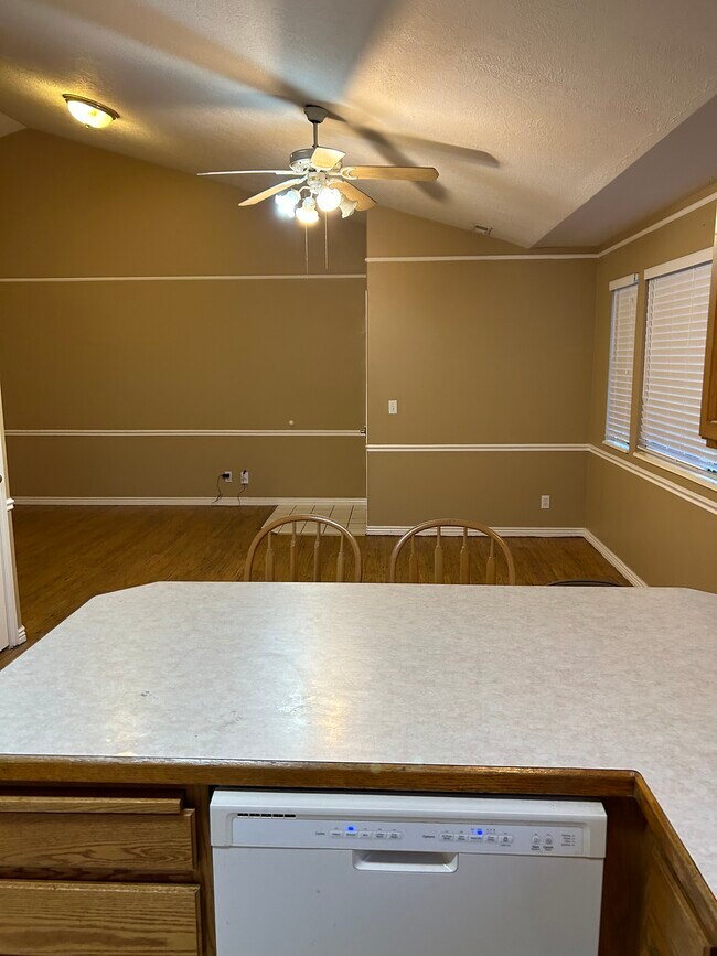 Building Photo - 1633 Grandview Ln