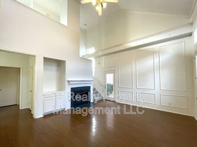 Building Photo - 4108 Hedgerow Dr