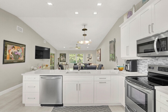 Building Photo - 6444 Mill Pointe Cir