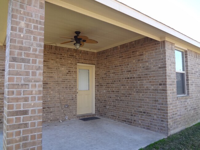 Building Photo - 24510 Avellino Ct