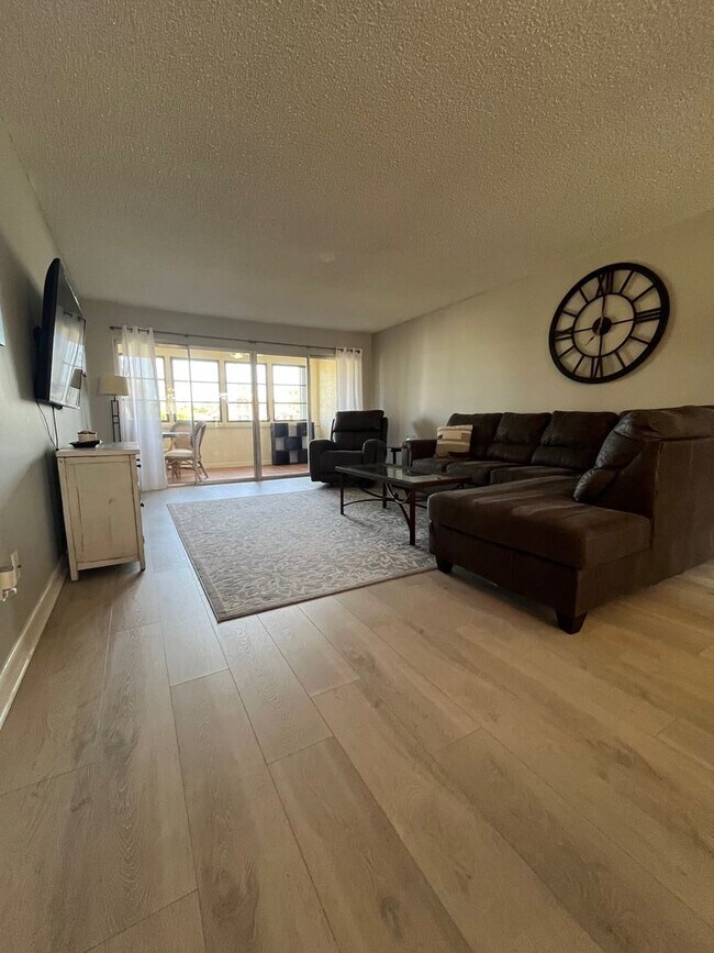 Building Photo - Renovated 2/2 Beacon 21 Condo Waterfront 55+ Community