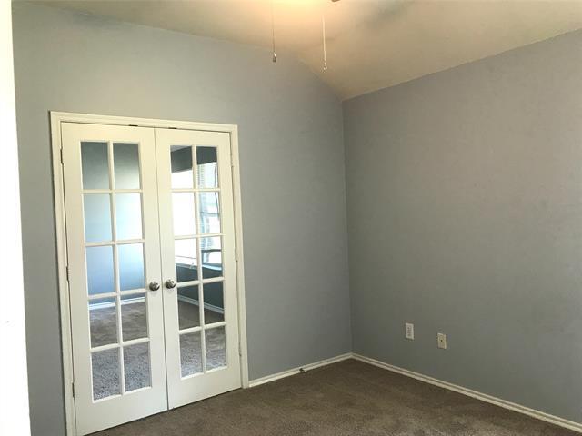 Building Photo - 492 Northbrook Ave