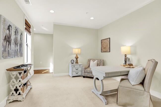 Building Photo - 358 Island Dr