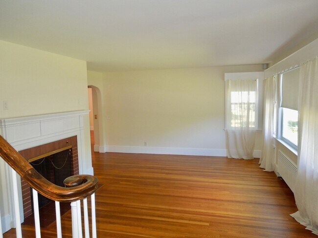 Building Photo - 2 Briarwood Ct