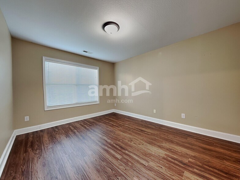 Building Photo - 6317 Stillglen Ln