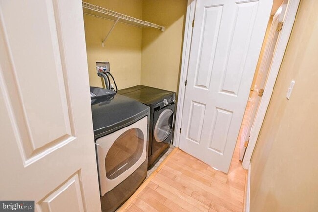 Building Photo - 21 S Chapel St