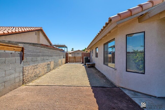 Building Photo - 10772 S Ave Primavera