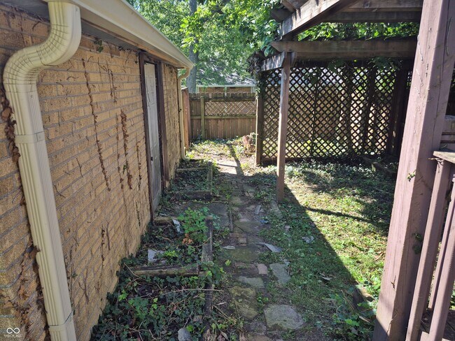 Building Photo - 1450 N Campbell Ave