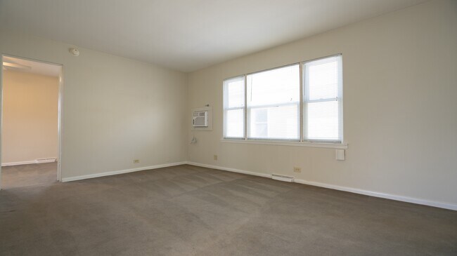 Living Room - 140 N Washington St