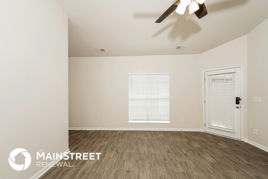 Building Photo - 4832 Longmeadow Dr