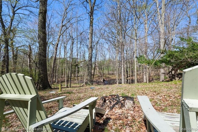 Building Photo - 6103 Park Lake Rd