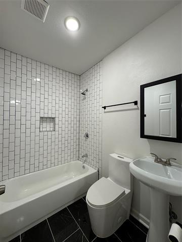 Building Photo - 2825 Meadowbrook Dr