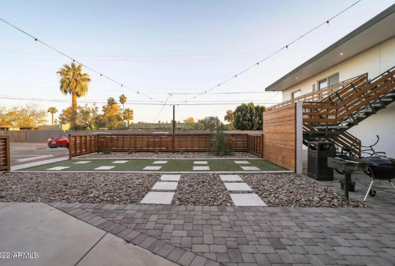 Building Photo - 813 E Marlette Ave