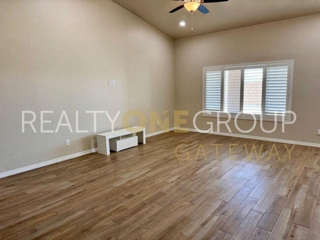 Building Photo - Enjoy those Arizona Sunset in this Three Bedroom Two Bath Home full of upgrades !!
