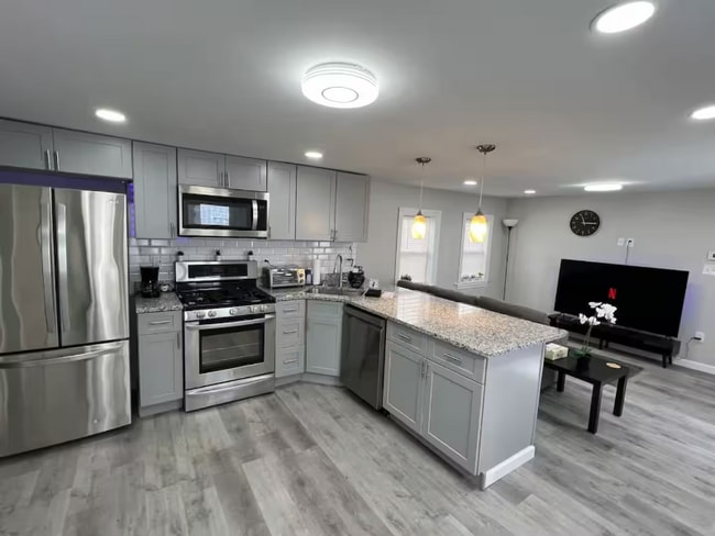 Building Photo - 14 Lathrop St